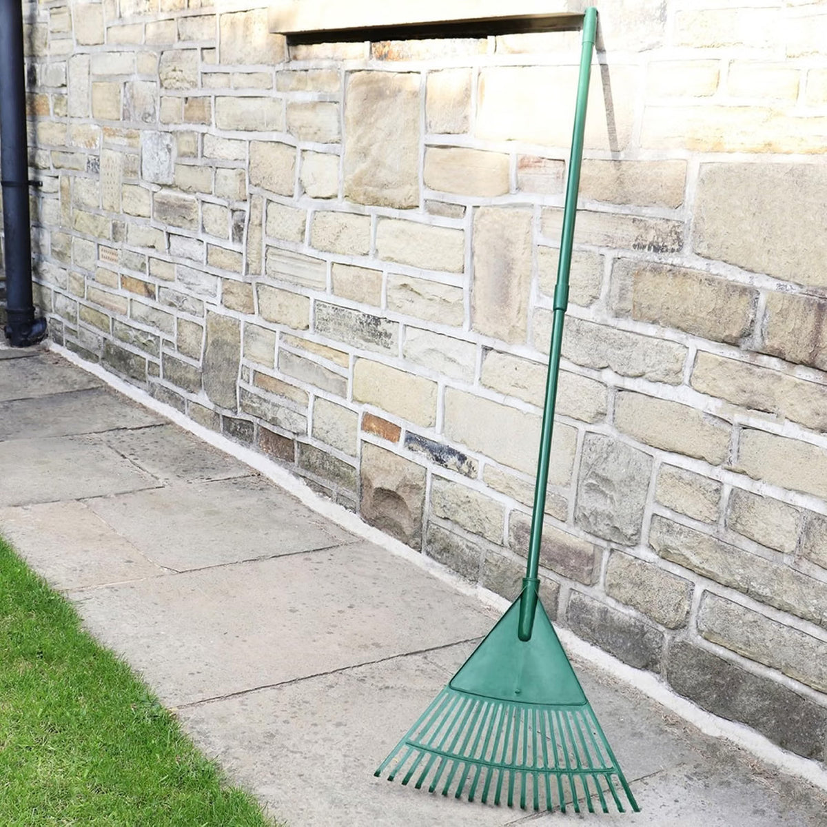 Telescopic 20 Tooth Plastic Garden Leaf Rake Lightweight Lawn Debris Tool